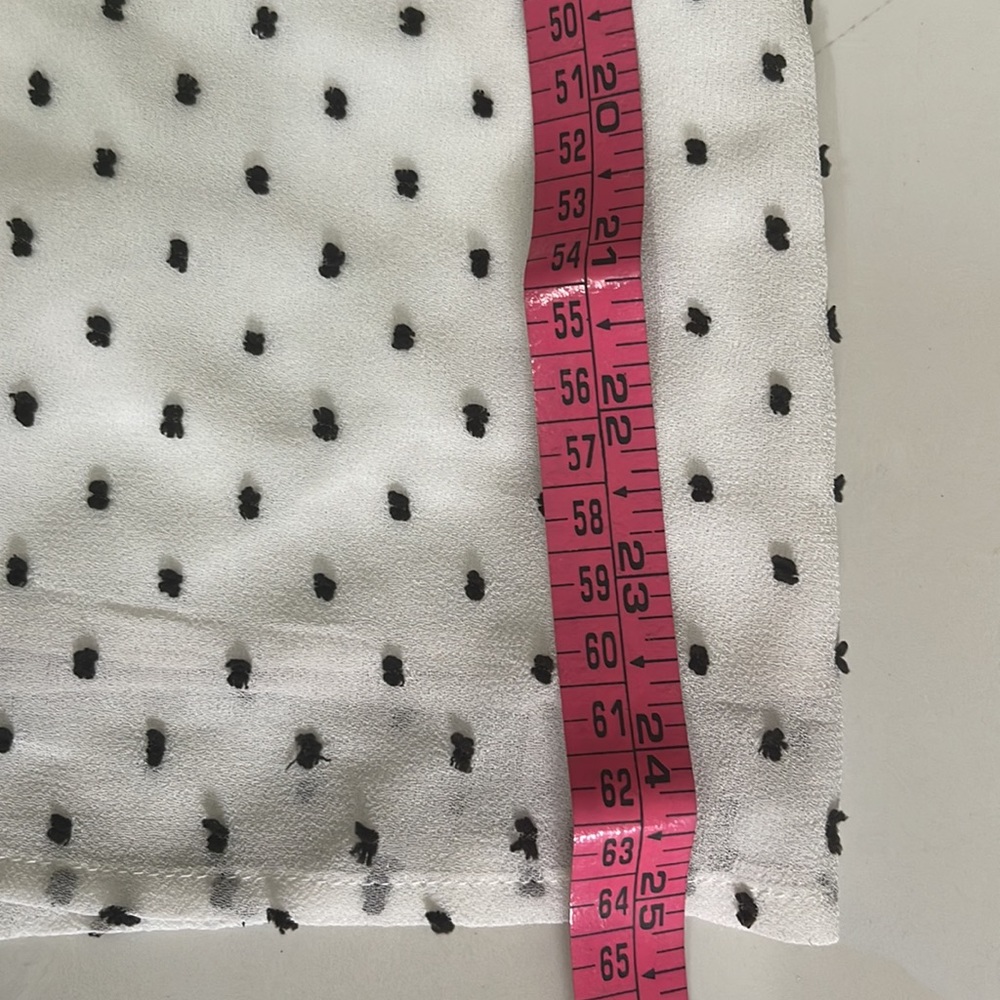 White and black dotted shirt - Picture 7 of 8